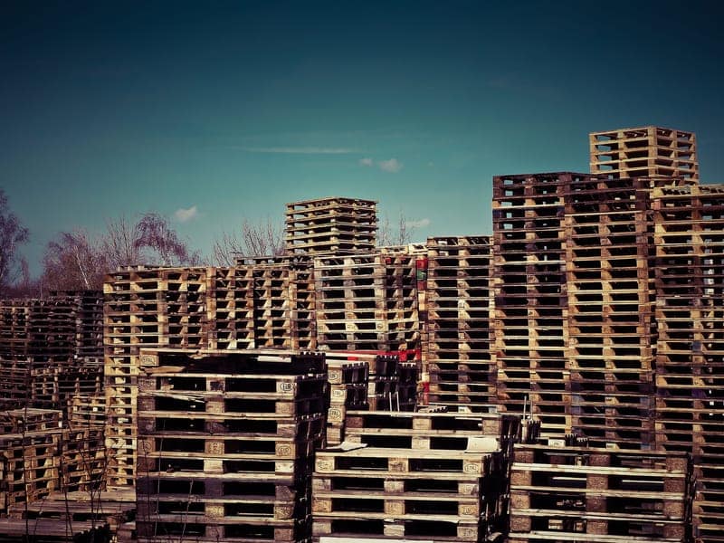 Can you throw pallets away?